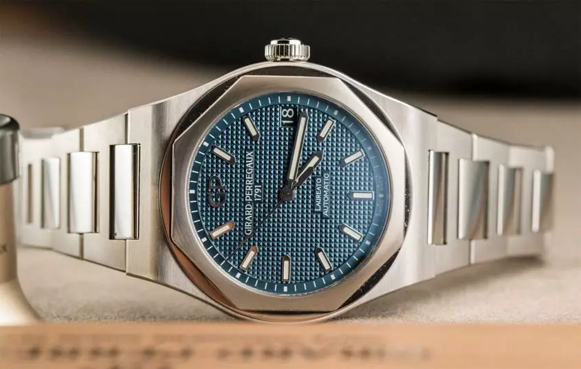 SELECCIÓN DEL EDITOR: Acero azul – Laureato de Girard-Perregaux - Time and Tide Watches 10674_2