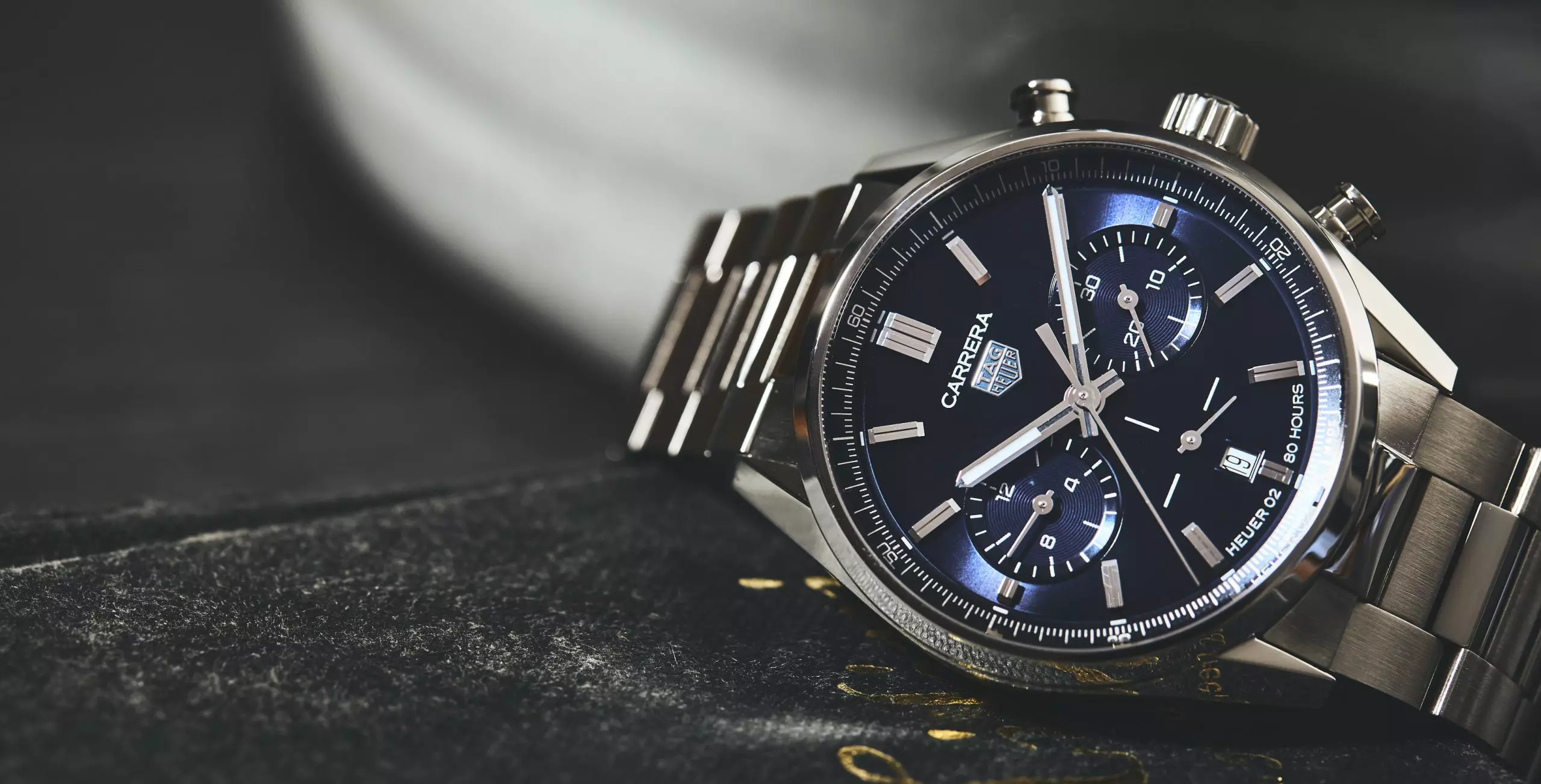 VÍDEO: La nueva esfera azul de la colección Carrera de TAG Heuer es una versión contemporánea del clásico reloj de carreras - Time and Tide Watches